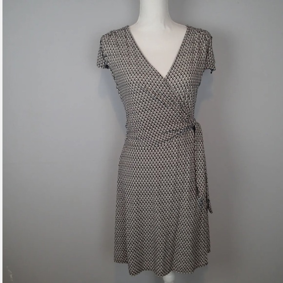 Ann Taylor Dresses & Skirts - Ann Taylor Short Sleeve Dress